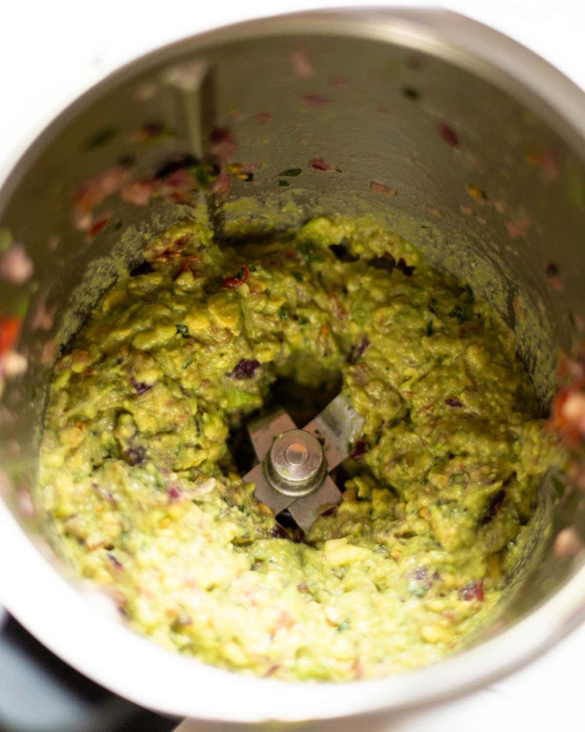 The finished guacamole, inside the Thermomix jug.